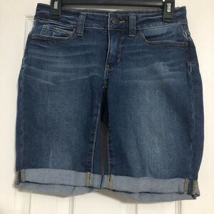 Time and Tru Bermuda women’s size 4 jean shorts mid rise medium‎ wash